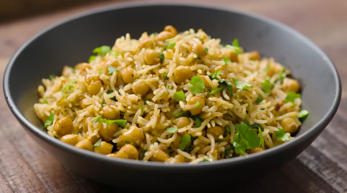 🍛 Riz aux pois chiches : une recette ancestrale qui nourrit le corps et équilibre l’esprit